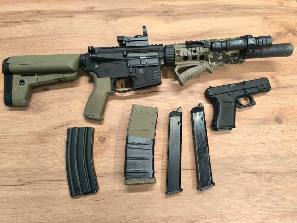 Kompletní airsoft výbava – Delta Armory M4 (1,5 J) + WE Glock + vesta