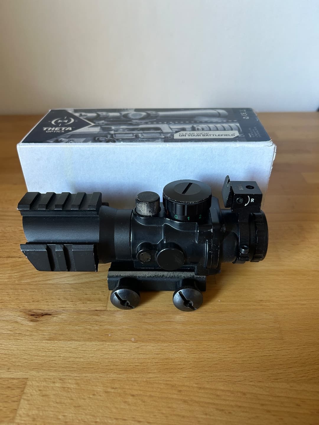 Puškohled Rhino 4X32 s RIS lištami